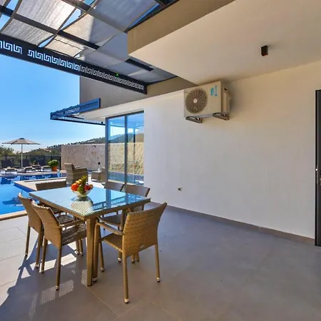 3 Bedroom With Private Pool Apartmán