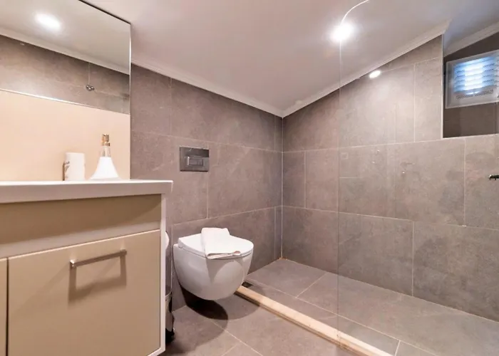 3 Bedroom With Private Pool *