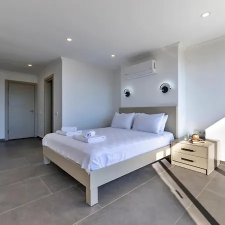 3 Bedroom With Private Pool דירה *