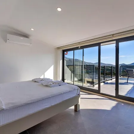 3 Bedroom With Private Pool דירה *