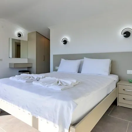 3 Bedroom - 8916 *