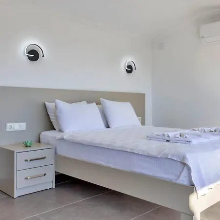 3 Bedroom With Private Pool קלקן