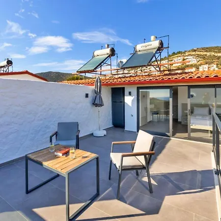 3 Bedroom With Private Pool דירה *