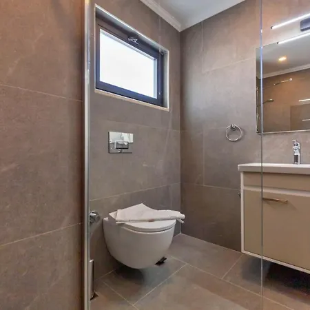 3 Bedroom With Private Pool דירה קלקן
