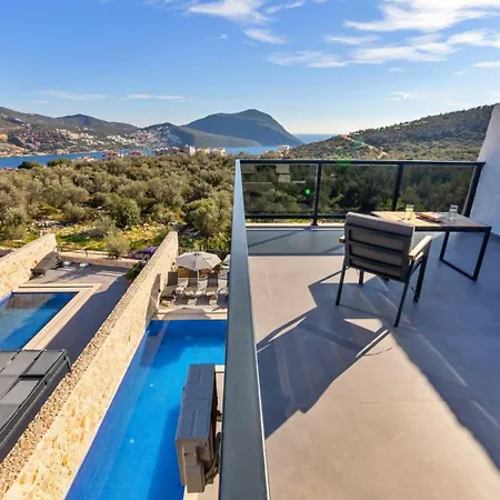 3 Bedroom With Private Pool דירה *