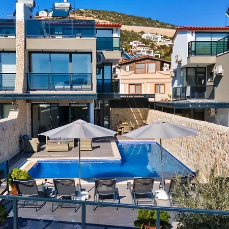 3 Bedroom With Private Pool *