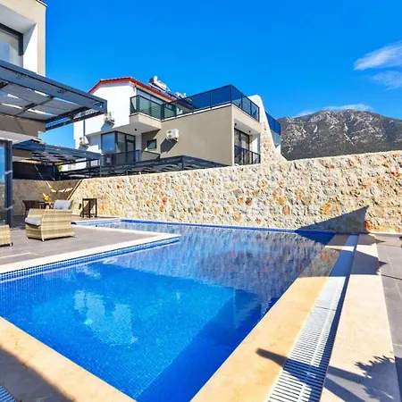 3 Bedroom With Private Pool קלקן