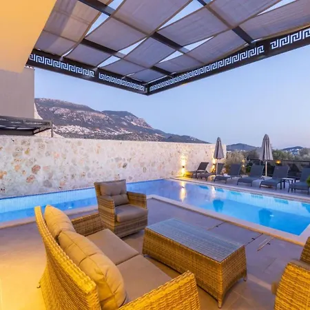 3 Bedroom With Private Pool דירה *