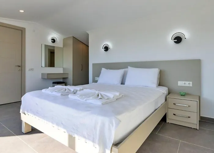 3 Bedroom With Private Pool *