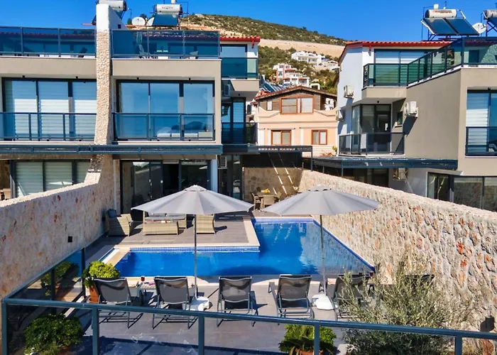 3 Bedroom With Private Pool *