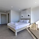 3 Bedroom With Private Pool Апартаменты *
