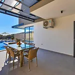 3 Bedroom With Private Pool Апартаменты