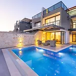 3 Bedroom With Private Pool Апартаменты