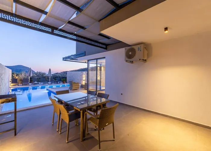 アパート 3 Bedroom With Private Pool カルカン